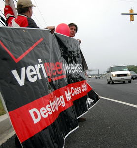 After 13-Month Battle, CWA & IBEW Win Contract At Verizon