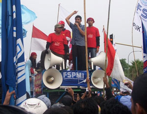 Solidarity Center News: Striking Indonesian Workers Make Gains, Two Teachers Jailed in Bahrain